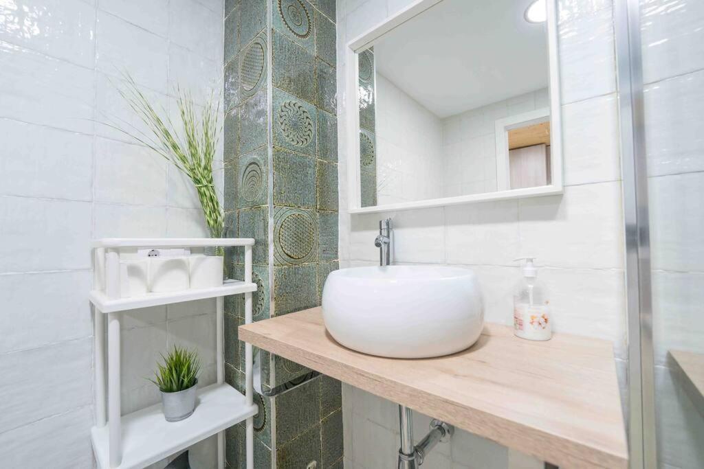 Apartamento En La Mejor Zona De Triana, Junto Al Puente Seville Luaran gambar